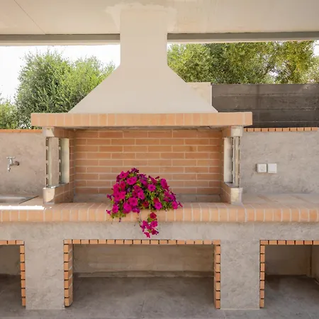 Xenessa Elegant Villa, 4-bedroom Private Pool Retreat By Mana Gers Вилла Трагаки