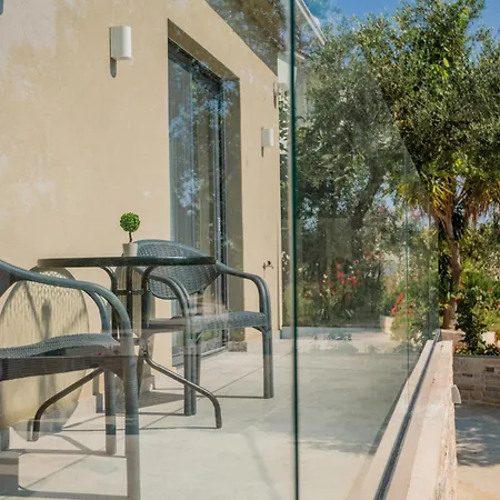 Xenessa Elegant Villa, 4-bedroom Private Pool Retreat By Mana Gers Βίλα Τραγάκι