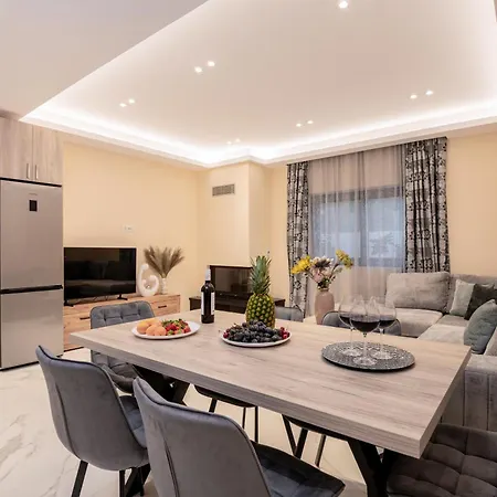 Xenessa Elegant Villa, 4-bedroom Private Pool Retreat By Mana Gers Βίλα Τραγάκι