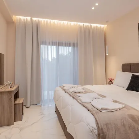 Xenessa Elegant Villa, 4-bedroom Private Pool Retreat By Mana Gers Τραγάκι