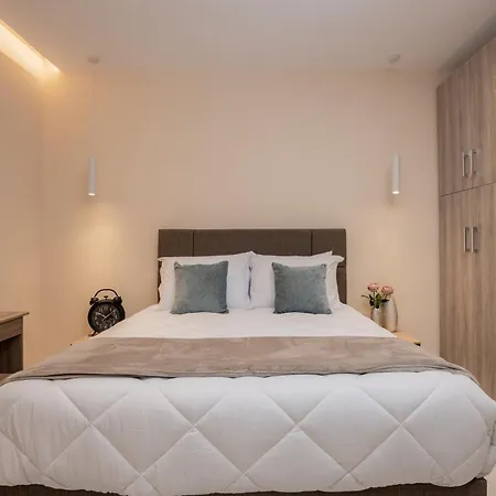 Xenessa Elegant Villa, 4-bedroom Private Pool Retreat By Mana Gers