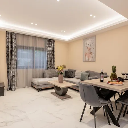 Βίλα Xenessa Elegant Villa, 4-bedroom Private Pool Retreat By Mana Gers