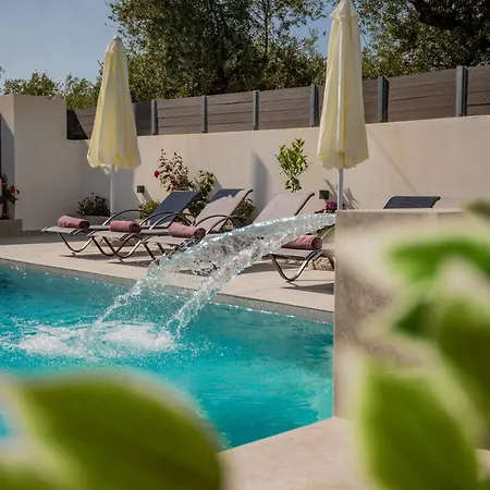 Βίλα Xenessa Elegant Villa, 4-bedroom Private Pool Retreat By Mana Gers