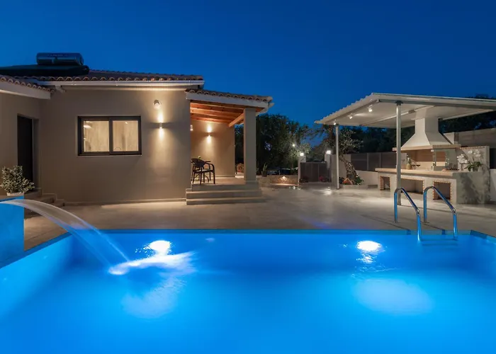 Xenessa Elegant Villa, 4-bedroom Private Pool Retreat By Mana Gers Villa