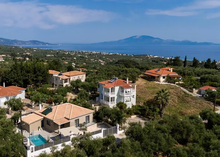 Xenessa Elegant Villa, 4-bedroom Private Pool Retreat By Mana Gers