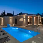 Xenessa Elegant Villa, 4-bedroom Private Pool Retreat By Mana Gers Villa Tragaki