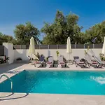 Villa Xenessa Elegant Villa, 4-bedroom Private Pool Retreat By Mana Gers Tragaki