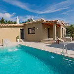 Xenessa Elegant Villa, 4-bedroom Private Pool Retreat By Mana Gers * Tragaki