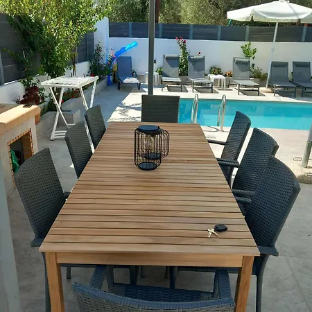 Xenessa Elegant Villa, 4-bedroom Private Pool Retreat By Mana Gers